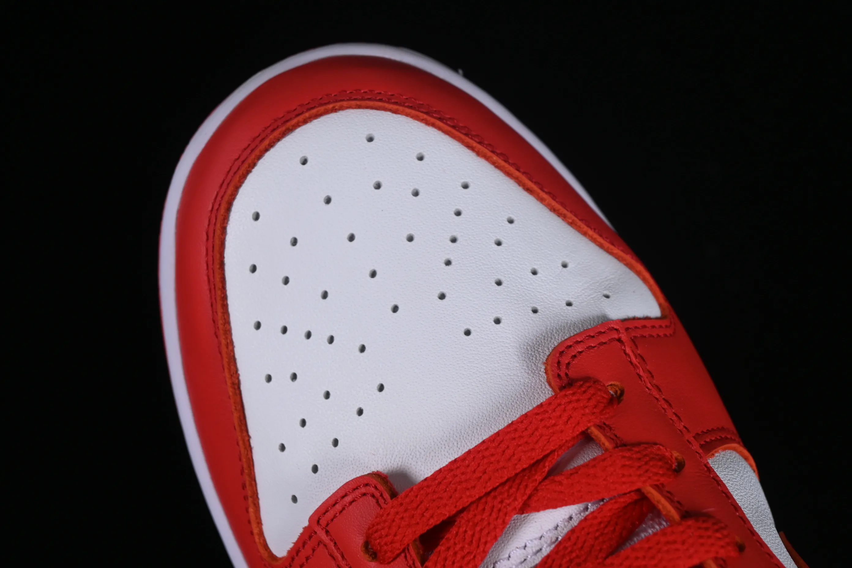 All Categories Nk SB Dunk Series Nk SB Dunk Low Low-top Sneakers Nk Dunk Low SB "University Red" White and Red Dunk Series First Layer Low-top Casual Sports Skateboard Shoes CU1727-100